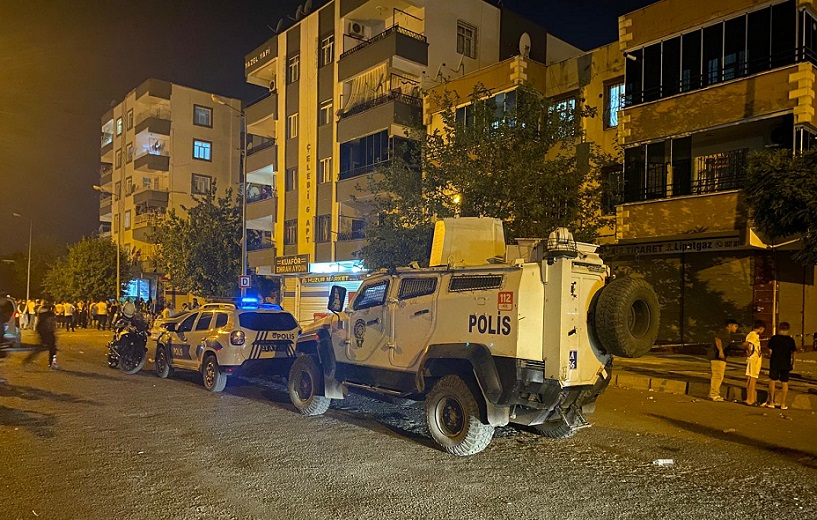 Kahvehanedeki kavga Bağlar ilçesini savaş alanına çevirdi