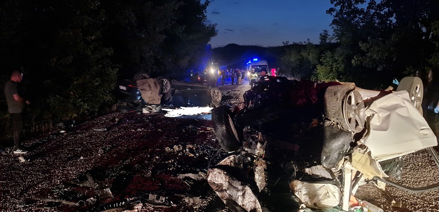 Çanakkale'de can pazarı! Araçlar hurdaya döndü, 6 kişi yaşamını yitirdi