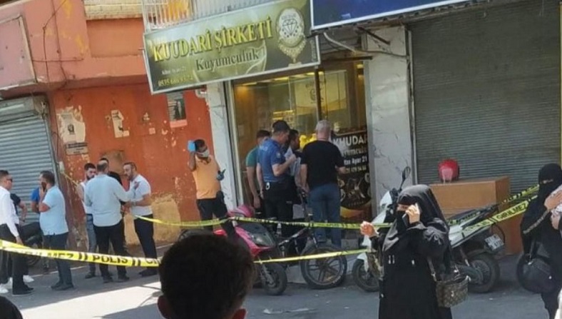 Adana'da kuyumcuları vurup 1 kilo altınla kaçtı!