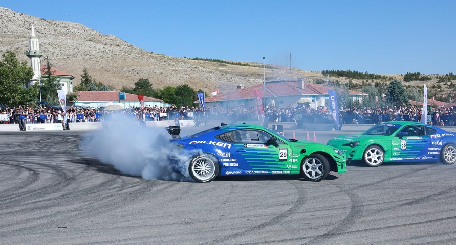 Drift ustaları Çankırı'da 'tuzu dumana' kattı