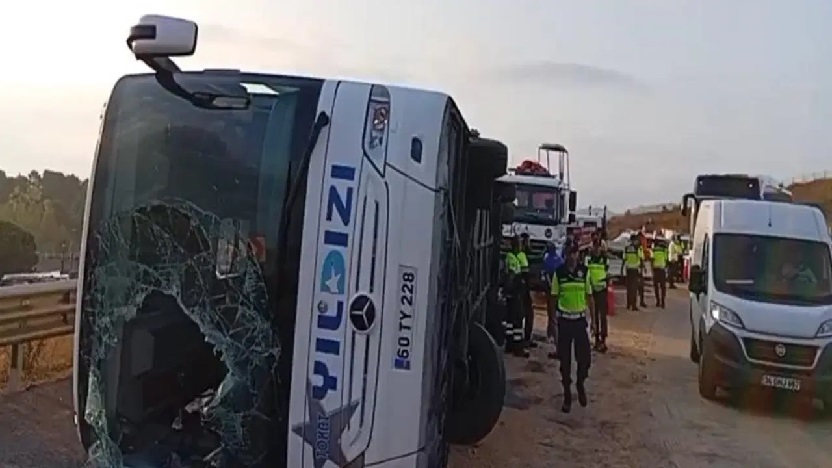 Kuzey Marmara Otoyolu'nda can pazarı... Yolcu otobüsü devrildi: 3 ölü, 20 yaralı