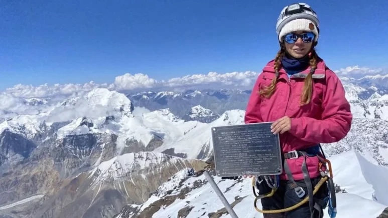 Bacağı kırılan dağcı 7 bin metrede ölüme terk edildi