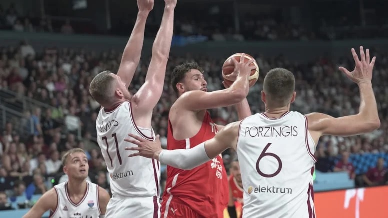 12 Dev Adam ev sahibini dağıttı! Avrupa Şampiyonası'na farklı başladı