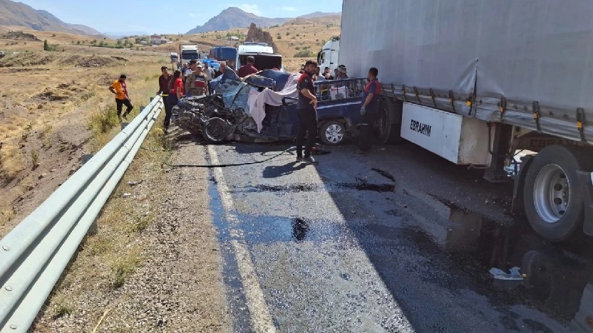 Hakkari'de katliam gibi kaza: 4 ölü, 2 yaralı