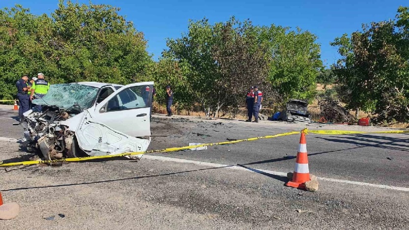 Manisa'da korkunç kaza... Üç kişi feci şekilde can verdi!