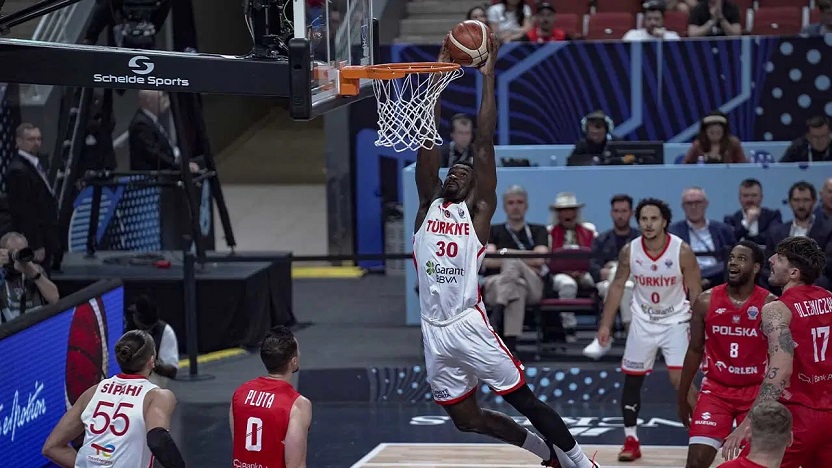 12 Dev Adam Polonya'yı da geçerek adını yarı finale yazdırdı