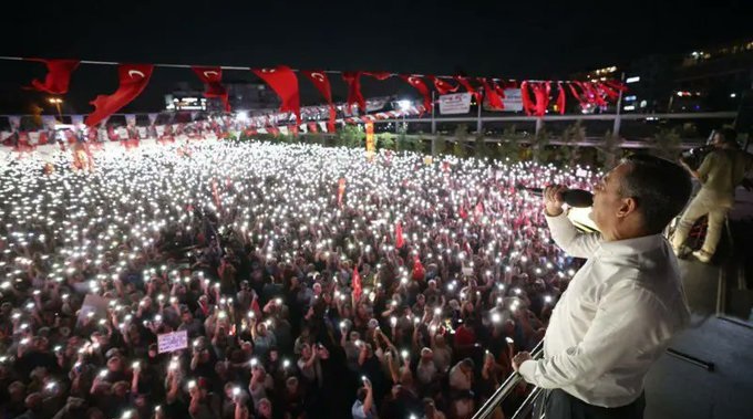 Özgür Özel: Kadıköy'deyiz! Milletin üstünde bir güç tanımıyoruz