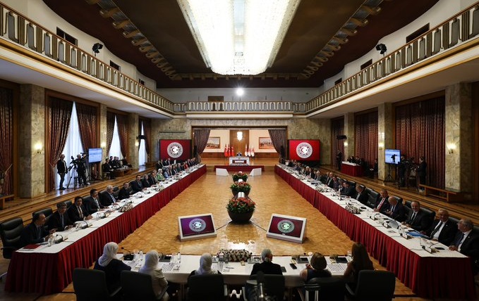 Süreç Komisyonu'nda kavga! DEM Partililer toplantıyı terk etti