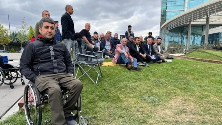 Kahraman gazileri fıskiyeleri açıp ıslattılar!