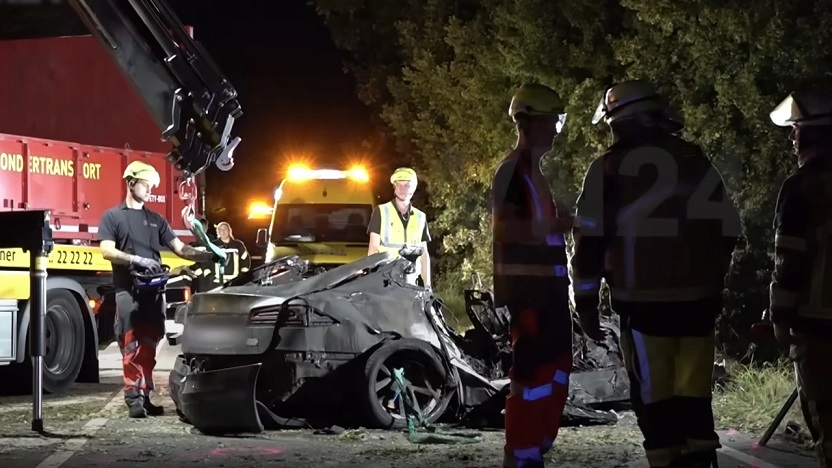 Tesla kazasında baba ve iki çocuğu diri diri yandı