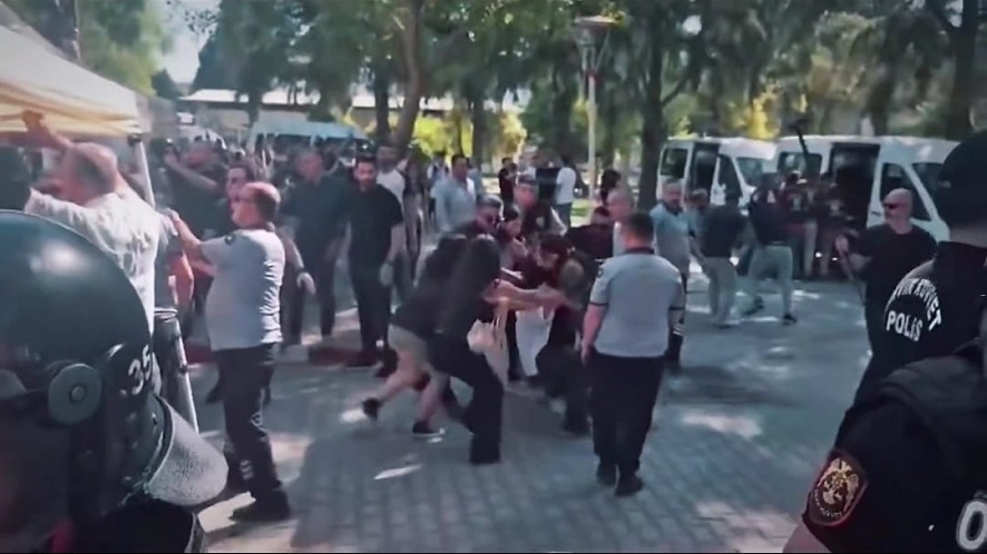 Ege Üniversitesi'nde öğrencilere polis müdahalesi: Çok sayıda gözaltı var