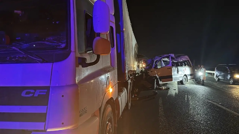 Mersin'de feci kaza: 3 ölü, 16 yaralı