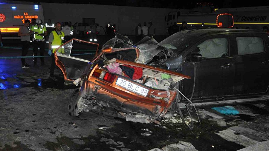 Manisa'da feci kaza: 5 can kaybı, 6 yaralı