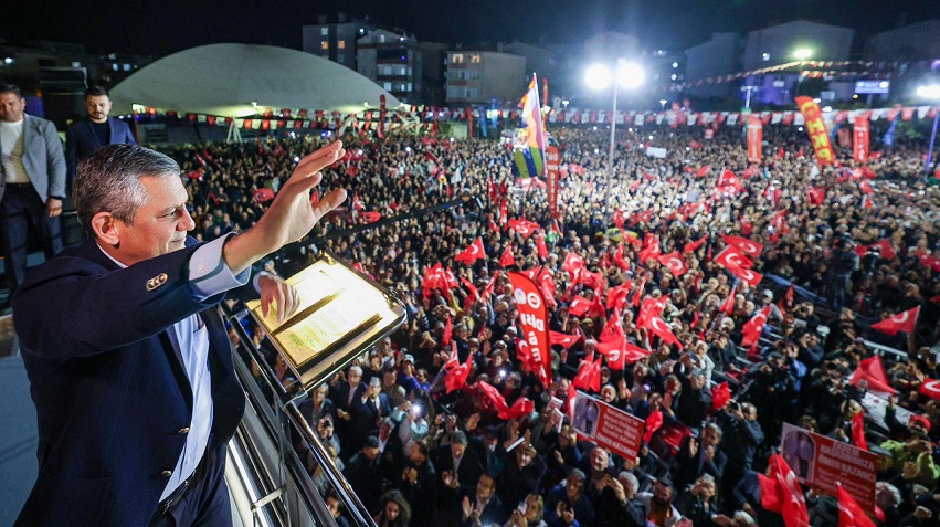 Özgür Özel Küçükçekmece'de: Bu ülkeye halkın iktidarı gelecek