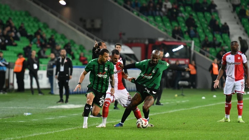 Sakaryaspor'a 7 yabancı cezası: Hükmen mağlup oldu