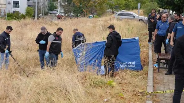 Denizli'de aracından inip, oturduğu bankta kendini vurdu!