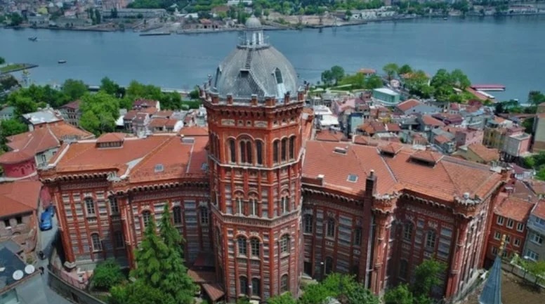 MEB'den Fener Rum Erkek Lisesi'ne 'boşaltın' yazısı gitti