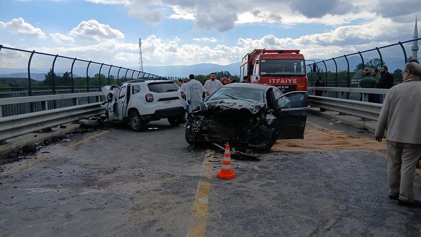 Sakarya'da jandarma aracı otomobille çarpıştı: İki jandarma şehit