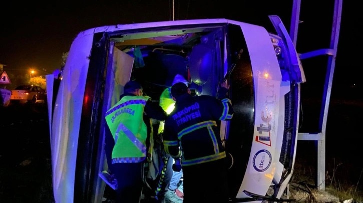 Kastamonu'da tur midibüsü takla attı: 25 yaralı