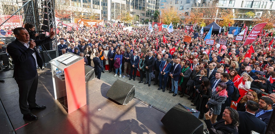 Özgür Özel, Avrupa'nın göbeğinde konuştu: Vallahi de billahi de anlatacağım