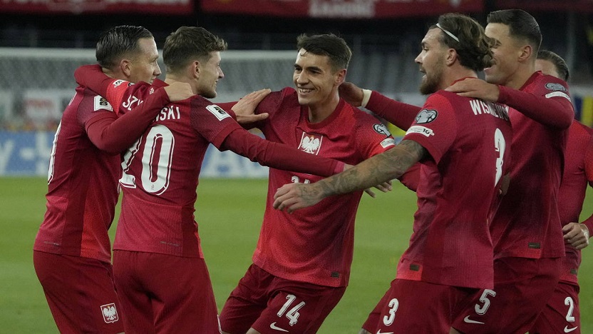 Szymanski kornerden attı, Polonya 2 golle kazandı!