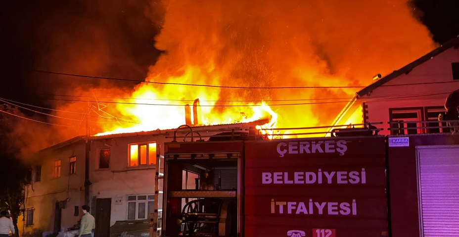 Çankırı'da yangında 3 ev ile 2 ahır yandı