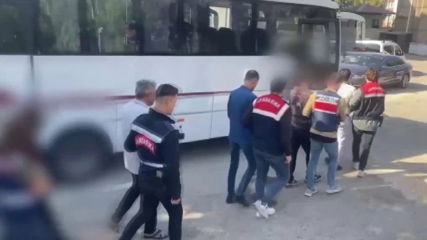 8 ilde sahte hediye çekleriyle 200 milyon liralık vurgun