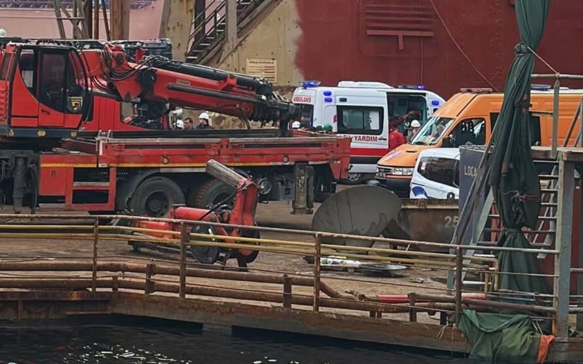 Tuzla'da tadilatı yapılan gemide patlama! Ölü ve yaralılar var