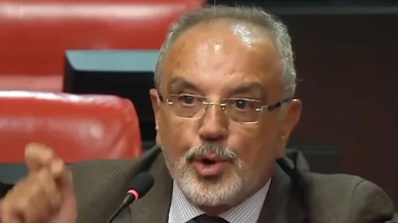 Atatürk'ün kurduğu Meclis'te alçağın biri Atatürk'e hakaret etti