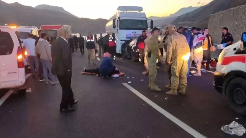 Hakkari'de kafa kafaya facia: 4 ölü, 3 yaralı