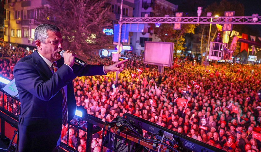 Yüz binler 'Cumhuriyet Yürüyüşü' için Kadıköy'e aktı