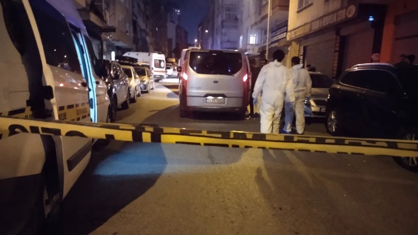 Ümraniye'de 'arıza' baba, oğlunu ve erkek kardeşini bıçakla öldürdü