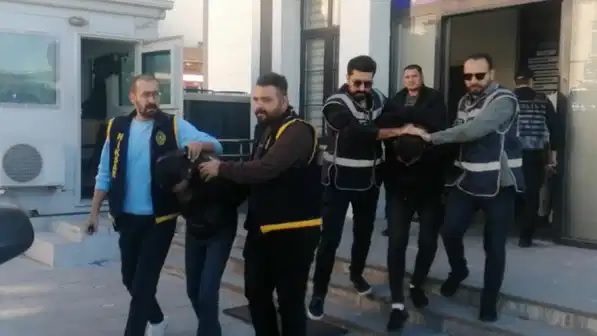 Tokat'ta yaşlı çifti 2.2 milyon lira dolandıran sahte polisler tutuklandı