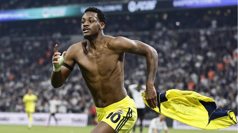 Jhon Duran'dan derbi primi jesti!