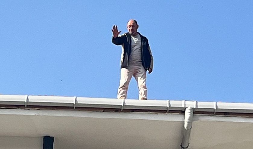 Bir 'çatıya çıkma' olayı da Eldivan'dan