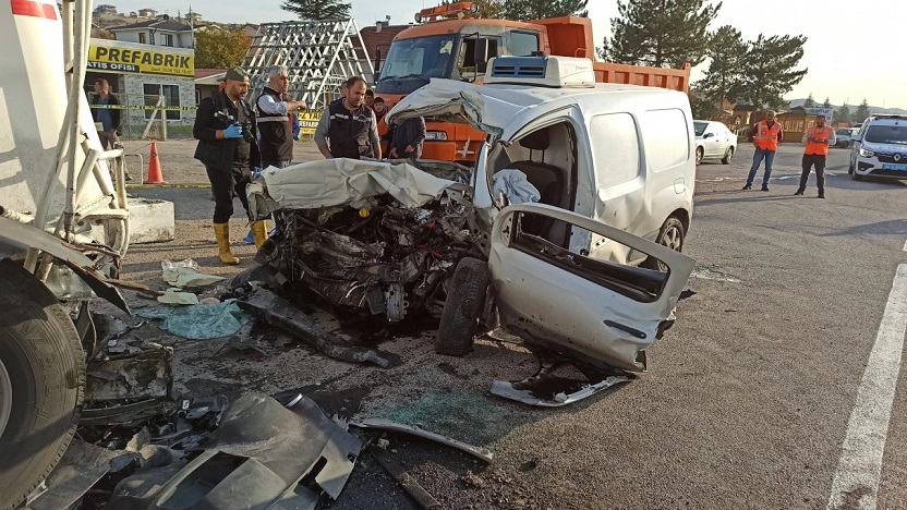 Ankara’da feci kaza: Üç kişilik aile yok oldu