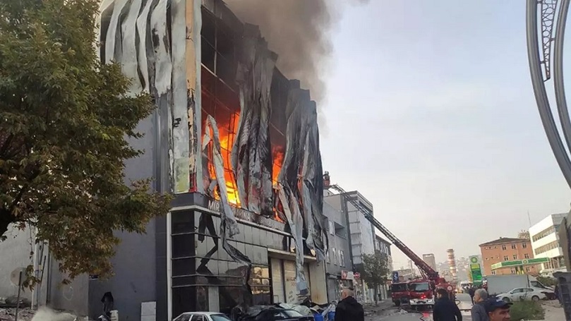 Kocaeli'de parfüm deposunda yangın! 6 kişi hayatını kaybetti