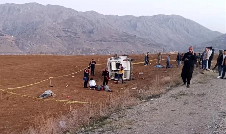 Kahramanmaraş'ta işçi servisi şarampole devrildi: 2 işçi öldü, 7 yaralı