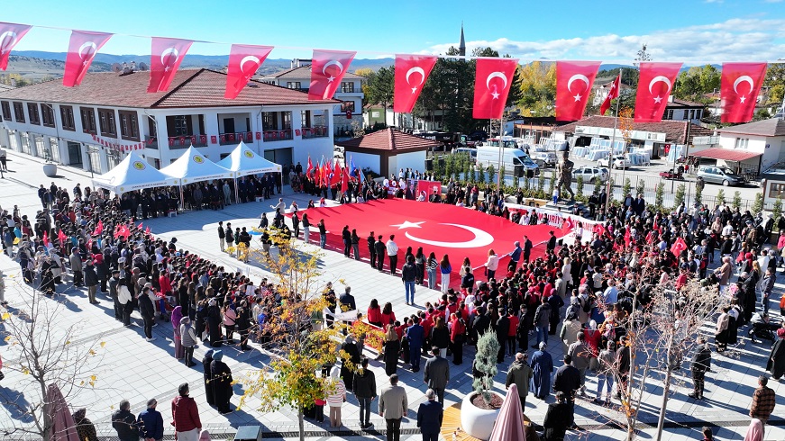 Çerkeş Kent Meydanı hizmete açıldı