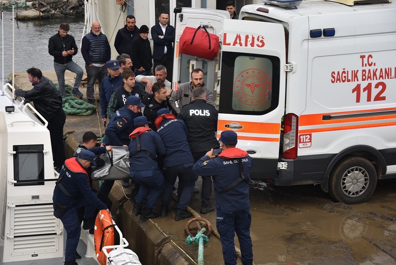 Balıkçı teknesi alabora oldu: Ölü ve yaralılar var