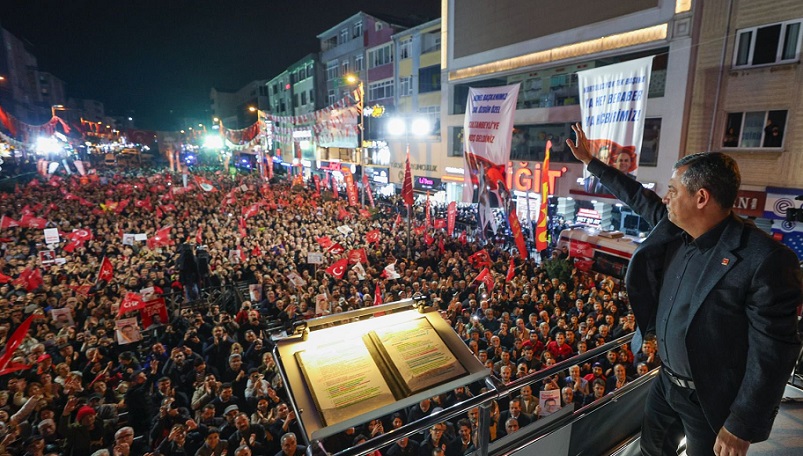 Özgür Özel'den Erdoğan'a çağrı: Yeni bir Türkiye'ye uyanalım