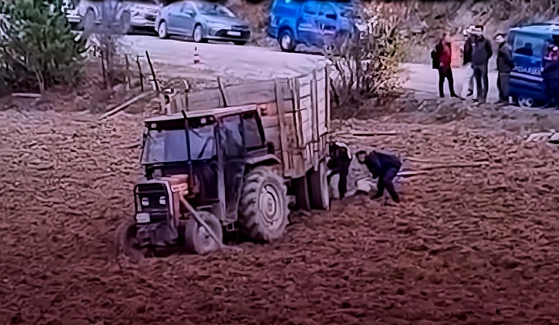 Bolu'da devrilen traktör can aldı