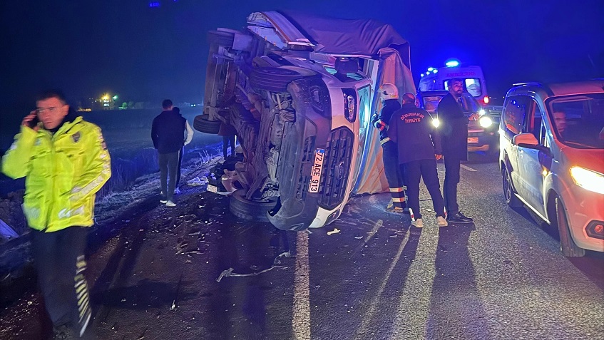 Diyarbakır'da 5 araç birbirine girdi, ortalık kan gölüne döndü: 3 ölü, 7 yaralı