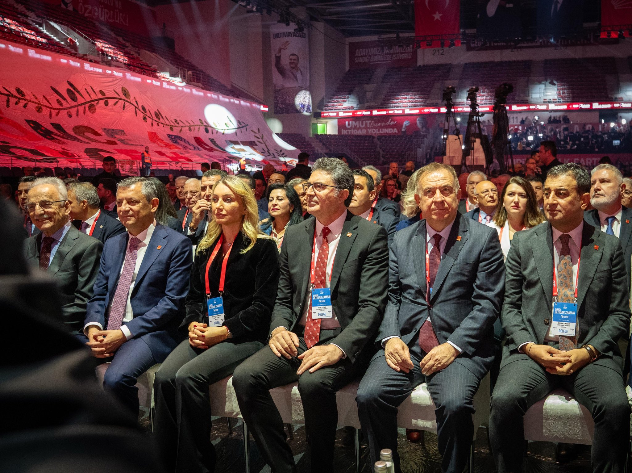 CHP'den 39'uncu kurultay: Özgür Özel 'iktidar' mesajı verdi