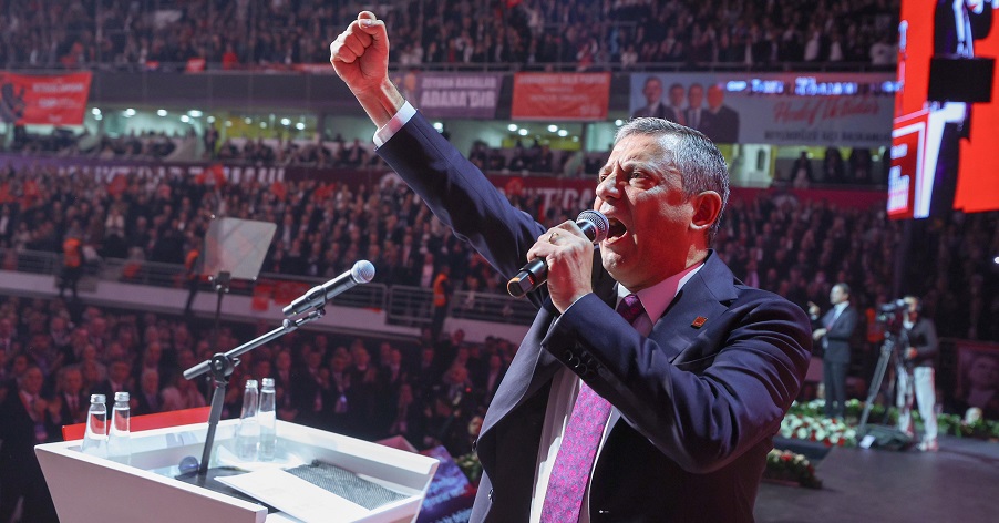 CHP'nin 39'uncu Kurultayı'nda Özgür Özel yeniden genel başkan seçildi