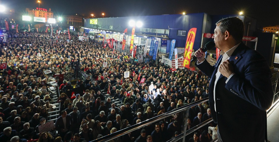 Özgür Özel mitingde açıkladı: Asgari ücret 39 bin lira olmalı