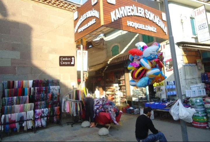 İzmir'de tarihi Kemeraltı çarşısına 'Çankırı Çarşısı' tabelası yakıştı