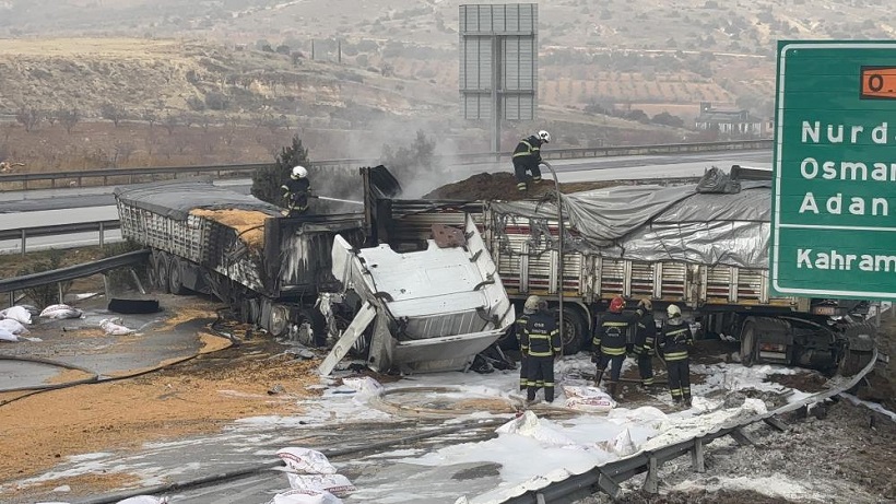 Gaziantep'te 3 TIR çarpıştı, araçlarda yangın çıktı: Yol trafiğe kapatıldı!