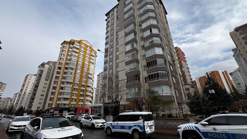 Kayseri'de eşini öldürmek için gittiği apartmanda başka bir kadını katletti