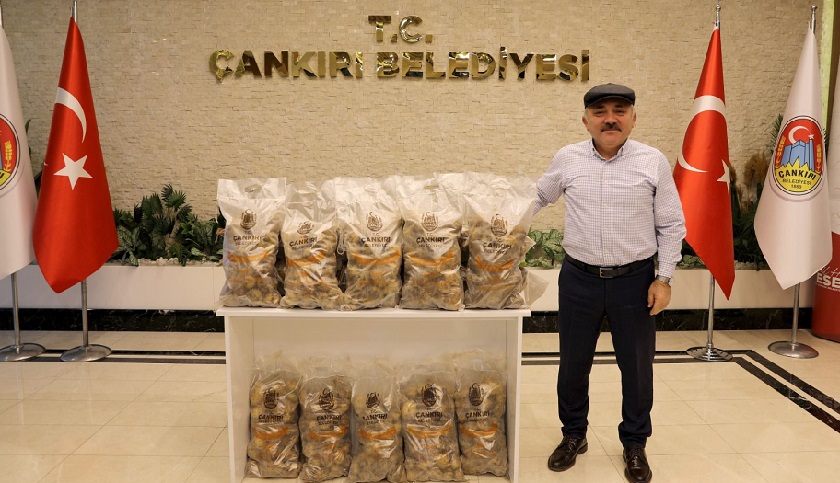 Çankırı Belediyesi, ürettiği 30 ton patatesi beş bin aileye dağıttı